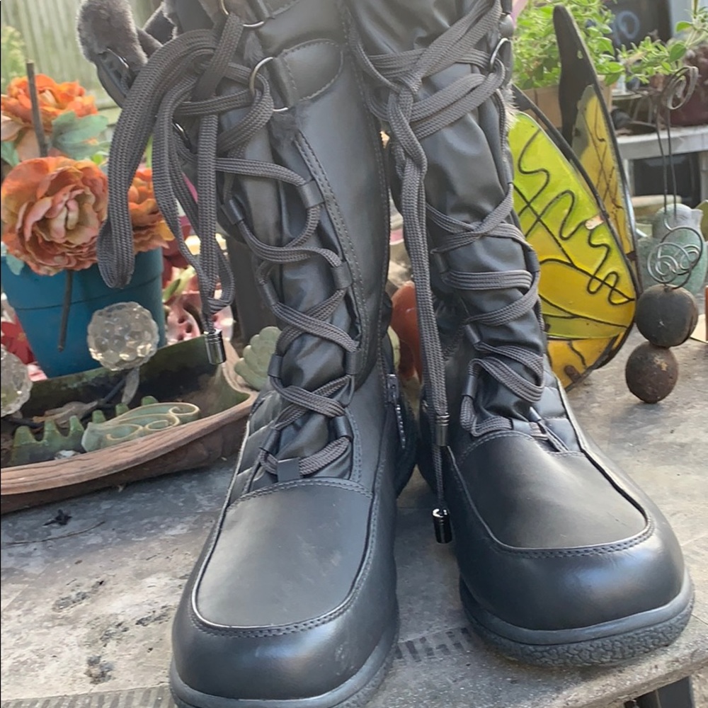 Totes boots